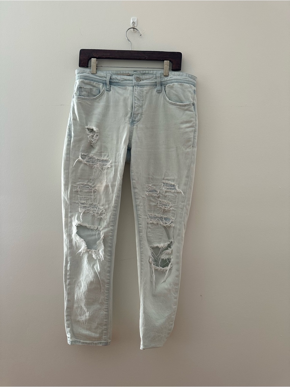 Women’s Light Wash Distressed Jeans - Casual Ripped Skinny